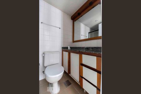Banheiro social de apartamento à venda com 2 quartos, 63m² em Recreio dos Bandeirantes, Rio de Janeiro