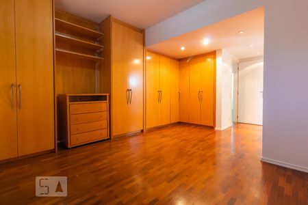 Apartamento à venda com 240m², 3 quartos e 3 vagas Apartamento à venda com 240m², 3 quartos e 3 vagasSuíte