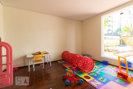 Apartamento à venda com 240m², 3 quartos e 3 vagas Apartamento à venda com 240m², 3 quartos e 3 vagasBrinquedoteca - Condomínio