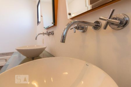 Apartamento à venda com 240m², 3 quartos e 3 vagas Apartamento à venda com 240m², 3 quartos e 3 vagasSuíte