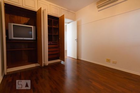 Apartamento à venda com 240m², 3 quartos e 3 vagas Apartamento à venda com 240m², 3 quartos e 3 vagasQuarto 2