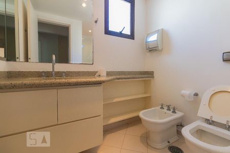 Apartamento à venda com 240m², 3 quartos e 3 vagas Apartamento à venda com 240m², 3 quartos e 3 vagasBanheiro