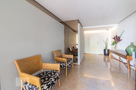 Apartamento à venda com 240m², 3 quartos e 3 vagas Apartamento à venda com 240m², 3 quartos e 3 vagasHall Social - Condomínio