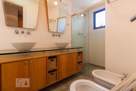 Apartamento à venda com 240m², 3 quartos e 3 vagas Apartamento à venda com 240m², 3 quartos e 3 vagasBanheiro