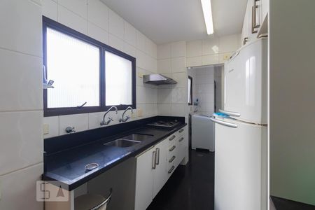 Apartamento à venda com 240m², 3 quartos e 3 vagas Apartamento à venda com 240m², 3 quartos e 3 vagasCozinha