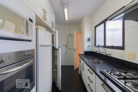Apartamento à venda com 240m², 3 quartos e 3 vagas Apartamento à venda com 240m², 3 quartos e 3 vagasCozinha
