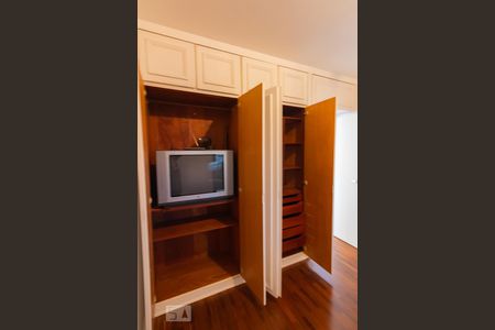 Apartamento à venda com 240m², 3 quartos e 3 vagas Apartamento à venda com 240m², 3 quartos e 3 vagasQuarto 2