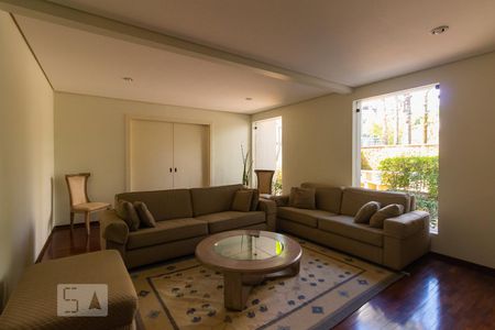 Apartamento à venda com 240m², 3 quartos e 3 vagas Apartamento à venda com 240m², 3 quartos e 3 vagasSala de TV - Condomínio