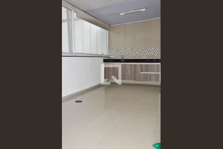 Casa à venda com 171m², 2 quartos e 2 vagasCozinha - Armários