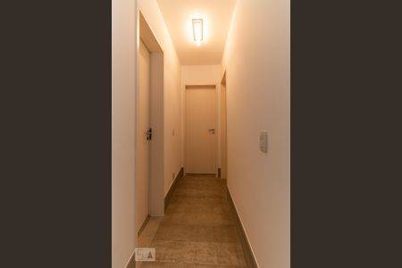 Corredor de apartamento para alugar com 2 quartos, 70m² em Vila Madalena, São Paulo