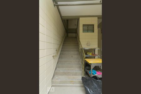 Escada de apartamento para alugar com 1 quarto, 40m² em Vila do Encontro, São Paulo