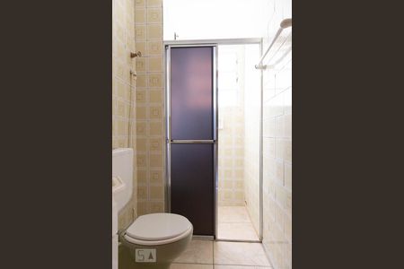Banheiro de apartamento à venda com 2 quartos, 63m² em São Sebastião, Porto Alegre