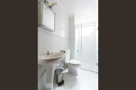 Banheiro de apartamento à venda com 1 quarto, 41m² em Jardim do Salso, Porto Alegre
