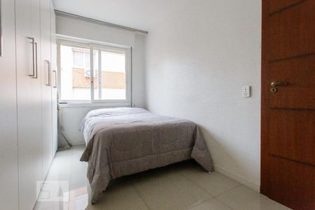 Quarto de apartamento à venda com 1 quarto, 41m² em Jardim do Salso, Porto Alegre