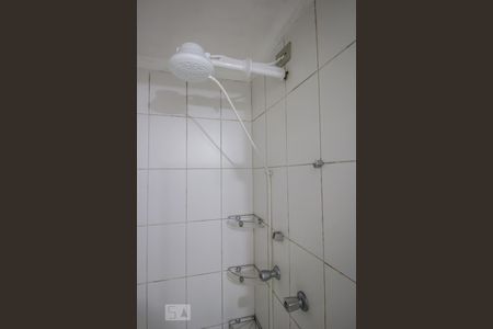 Banheiro social detalhe de apartamento para alugar com 3 quartos, 70m² em Vila Madalena, São Paulo