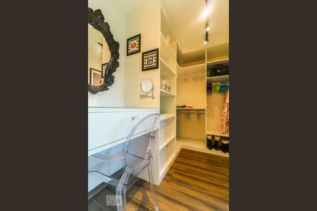 Apartamento à venda com 168m², 3 quartos e 2 vagas Apartamento à venda com 168m², 3 quartos e 2 vagasCloset Quarto 2 - Suíte