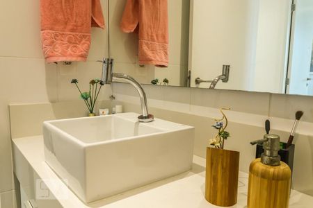 Apartamento à venda com 168m², 3 quartos e 2 vagas Apartamento à venda com 168m², 3 quartos e 2 vagasBanheiro Social