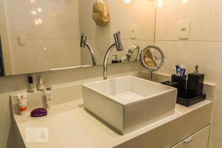 Apartamento à venda com 168m², 3 quartos e 2 vagas Apartamento à venda com 168m², 3 quartos e 2 vagasBanheiro Quarto 3 - Suíte