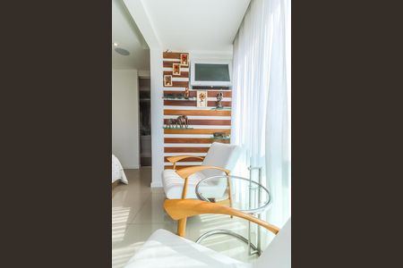 Apartamento à venda com 168m², 3 quartos e 2 vagas Apartamento à venda com 168m², 3 quartos e 2 vagasVaranda Quarto 3 - Suíte