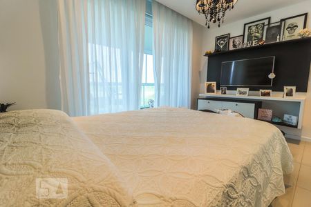 Apartamento à venda com 168m², 3 quartos e 2 vagas Apartamento à venda com 168m², 3 quartos e 2 vagasQuarto 2 - Suíte