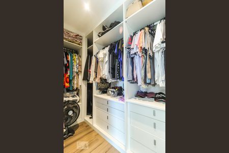 Apartamento à venda com 168m², 3 quartos e 2 vagas Apartamento à venda com 168m², 3 quartos e 2 vagasCloset Quarto 3 - Suíte