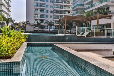 Apartamento à venda com 168m², 3 quartos e 2 vagas Apartamento à venda com 168m², 3 quartos e 2 vagasPiscina