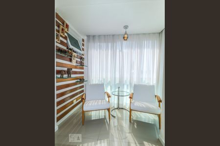 Apartamento à venda com 168m², 3 quartos e 2 vagas Apartamento à venda com 168m², 3 quartos e 2 vagasVaranda Quarto 3 - Suíte