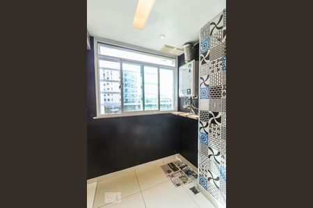 Apartamento à venda com 168m², 3 quartos e 2 vagas Apartamento à venda com 168m², 3 quartos e 2 vagasÁrea de Serviço