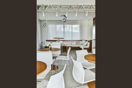 Apartamento à venda com 168m², 3 quartos e 2 vagas Apartamento à venda com 168m², 3 quartos e 2 vagasSalão de Festas