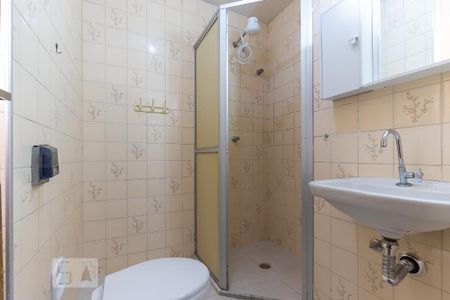 Banheiro de apartamento à venda com 1 quarto, 39m² em Centro, Campinas