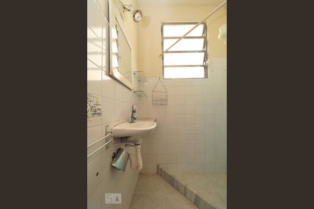 Banheiro. de kitnet/studio para alugar com 1 quarto, 25m² em Copacabana, Rio de Janeiro