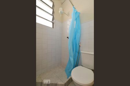 Banheiro. de kitnet/studio para alugar com 1 quarto, 25m² em Copacabana, Rio de Janeiro