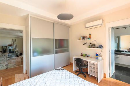 Casa de condomínio à venda com 400m², 4 quartos e 3 vagas Casa de condomínio à venda com 400m², 4 quartos e 3 vagasQuarto 2