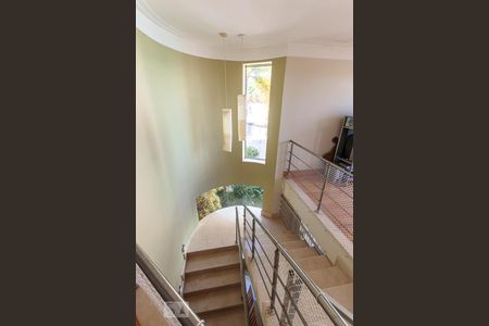 Casa de condomínio à venda com 400m², 4 quartos e 3 vagas Casa de condomínio à venda com 400m², 4 quartos e 3 vagasEscadas