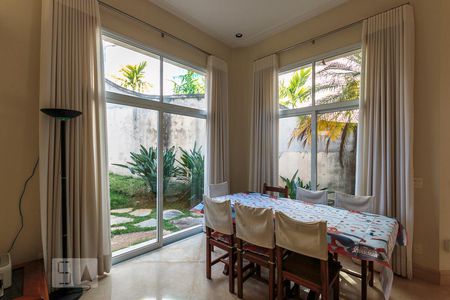 Casa de condomínio à venda com 400m², 4 quartos e 3 vagas Casa de condomínio à venda com 400m², 4 quartos e 3 vagasSala