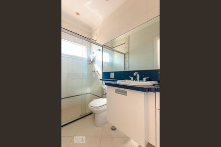 Casa de condomínio à venda com 400m², 4 quartos e 3 vagas Casa de condomínio à venda com 400m², 4 quartos e 3 vagasBanheiro do Quarto 3