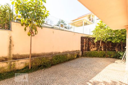 Casa de condomínio à venda com 400m², 4 quartos e 3 vagas Casa de condomínio à venda com 400m², 4 quartos e 3 vagasÁrea Externa