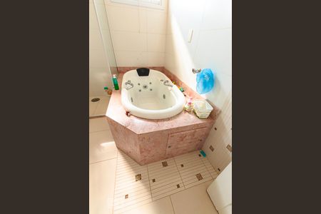 Casa de condomínio à venda com 400m², 4 quartos e 3 vagas Casa de condomínio à venda com 400m², 4 quartos e 3 vagasBanheiro do Quarto 4