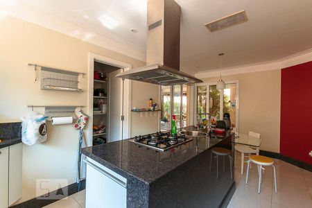 Casa de condomínio à venda com 400m², 4 quartos e 3 vagas Casa de condomínio à venda com 400m², 4 quartos e 3 vagasCozinha