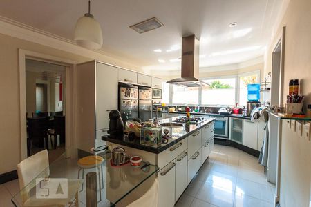 Casa de condomínio à venda com 400m², 4 quartos e 3 vagas Casa de condomínio à venda com 400m², 4 quartos e 3 vagasCozinha