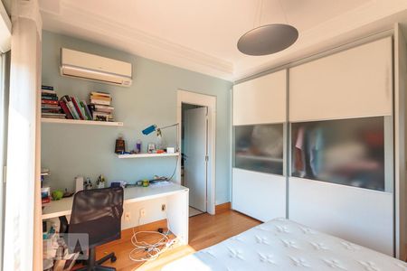 Casa de condomínio à venda com 400m², 4 quartos e 3 vagas Casa de condomínio à venda com 400m², 4 quartos e 3 vagasQuarto 3