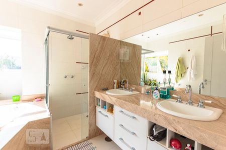 Casa de condomínio à venda com 400m², 4 quartos e 3 vagas Casa de condomínio à venda com 400m², 4 quartos e 3 vagasBanheiro do Quarto 1