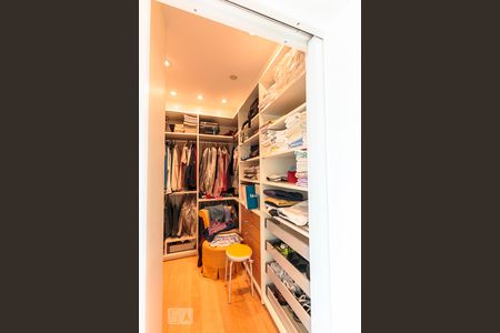 Casa de condomínio à venda com 400m², 4 quartos e 3 vagas Casa de condomínio à venda com 400m², 4 quartos e 3 vagasBanheiro do Quarto 1