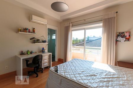 Casa de condomínio à venda com 400m², 4 quartos e 3 vagas Casa de condomínio à venda com 400m², 4 quartos e 3 vagasQuarto 2