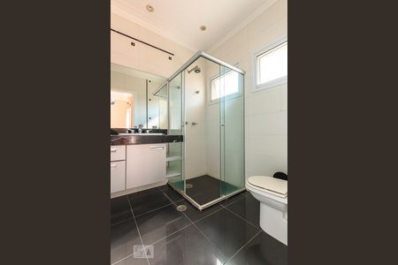 Casa de condomínio à venda com 400m², 4 quartos e 3 vagas Casa de condomínio à venda com 400m², 4 quartos e 3 vagasBanheiro do Quarto 2