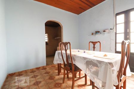 Sala de casa à venda com 4 quartos, 120m² em Independência - 1º Complemento Setor das Mansões, Goiânia