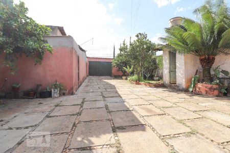 Quintal de casa à venda com 4 quartos, 120m² em Independência - 1º Complemento Setor das Mansões, Goiânia