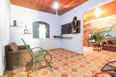 Sala de casa à venda com 4 quartos, 120m² em Independência - 1º Complemento Setor das Mansões, Goiânia