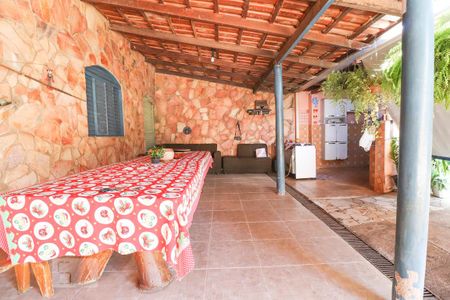 Casa à venda com 120m², 4 quartos e 4 vagas Casa à venda com 120m², 4 quartos e 4 vagasVaranda