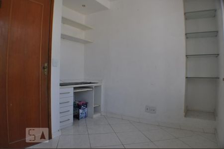 Casa de condomínio à venda com 220m², 4 quartos e sem vagaquarto 2